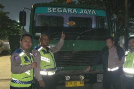 Satlantas tindak dua truk yang melawan arah di Cilincing Jakut