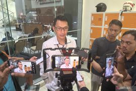 KPK memeriksa pegawai Bea Cukai berinisial ARR soal aliran uang