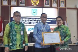 KPPN Barabai anugerahkan Pemkab HSS penyalur TKD terbaik 2025