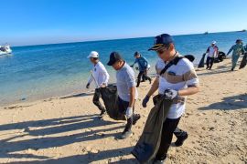 Pemkab Probolinggo bersihkan pantai jaga pesona Puau Gili Ketapang