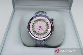 Huawei gandeng Francesca Amfitheatrof garap segmen jam tangan mewah