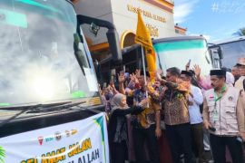 Pemkot Ambon lepas 461 calon haji ke Tanah Suci, ini kata Wali Kota