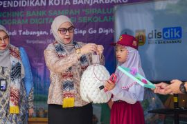 Wali Kota Lisa Halaby resmikan Bank Sampah "Sipalui"