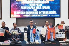 Polisi tahan 44 tersangka sindikat penipuan internasional di Surabaya