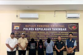 Polres Tanimbar serahkan tiga tersangka penganiayaan maut ke JPU