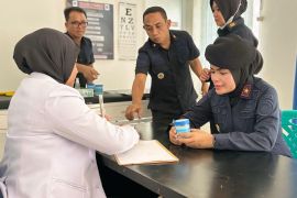 Semarak Ikrar Pemasyarakatan, Kalapas beserta jajaran dan warga binaan periksa urine