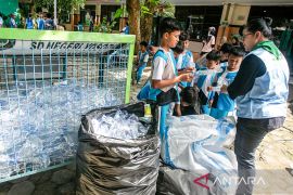 Membangun karakter hijau: Strategi SDN Kedunglumbu Solo cetak generasi sadar lingkungan melalui bank sampah