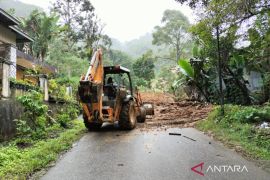 Jalan Lubuk Basung-Bukittinggi sudah bisa dilalui kendaraan (Video)