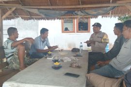 Wujud nyata Polri hadir menjaga keamanan desa, Bhabinkamtibmas Polsek Padang Tualang sambangi warga