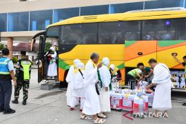 Kloter 11 Embarkasi Palembang langsung kenakan ihram menuju Jeddah