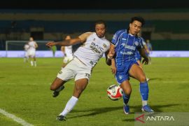 Alex Martins Hattrick, Dewa United Pesta Gol 5-0 atas PSBS Biak