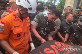 Bantu evakuasi korban erupsi Gunung Dukono, TNI kirim tambahan personel