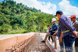 Proyek Jalan Lenangguar-Lunyuk harus tuntas akhir Mei