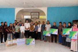 Yayasan Al-Maghfirah-BPJS Ketenagakerjaan serahkan bantuan renovasi fasilitas sanitasi dan tempat wudhu