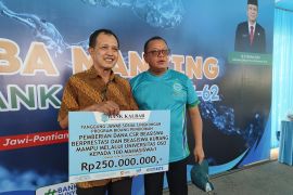 Bank Kalbar serahkan beasiswa Rp250 juta untuk mahasiswa Universitas OSO