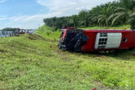 Nahas! Bus Halmahera kecelakaan di Tol JMKT, empat orang meninggal