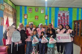 PLN UP3 Solok hadirkan harapan di Hari Pendidikan Nasional: Tebar semangat dan dukungan nyata untuk pelajar kurang mampu