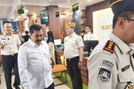 Menteri Imipas tinjau pelayanan Imigrasi Bandarlampung