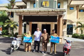 Bank Kalsel serahkan hadiah kredit multiguna kepada ASN di HST