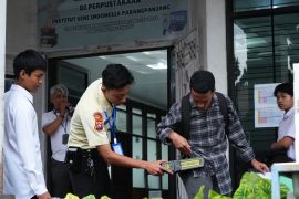 Monitoring UTBK-SNBT hari ketiga, Pimpinan ISI Padang Panjang perketat pengawasan pelaksanaan ujian