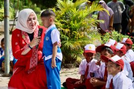 Kak Ana dorong orang tua rutin beri asupan ikan untuk anak di rumah