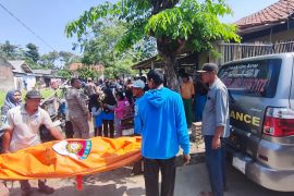 Polres Karawang dalami kasus temuan mayat remaja dengan luka di leher