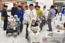Bupati HSU puji kepatuhan jamaah calon haji untuk barang bawaan