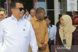 Wamen PAN-RB meninjau ujian seleksi SDM Kopdes Merah Putih di Kupang