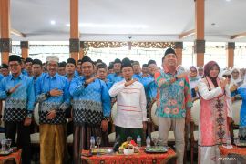Empat calon haji cadangan Situbondo naik status dan diberangkatkan