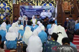 Bupati Andi Rudi Latif lepas 239 jamaah calon haji Tahun 2026
