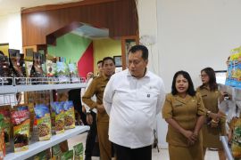 Wamen PANRB tinjau produk unggulan daerah NTT