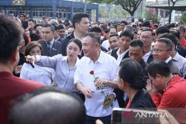 Eks PM Thailand Thaksin bebas bersyarat, harus kenakan alat pemantau