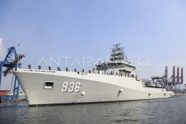 TNI AL datangkan kapal selam penyelamat dipasangkan di KRI Canopus