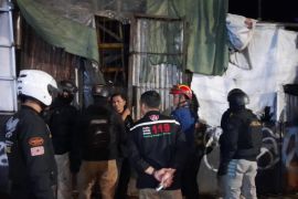 Di Bandung, seorang ayah sekap tiga anaknya dan nyaris bakar rumahnya sendiri!