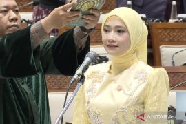 Adela Kanasya Adies dilantik jadi anggota DPR pengganti Adies Kadir