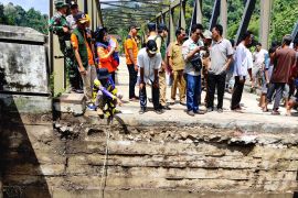 Dua jembatan di OKU Selatan putus diterjang luapan air sungai