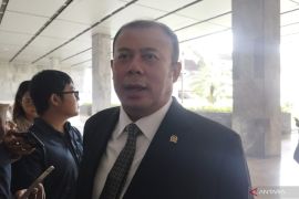 Wakil Ketua DPR minta pemerintah angkat guru honorer jadi PNS secara bertahap
