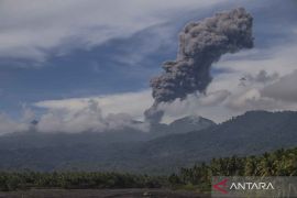 Aktivitas pendakian Gunung Dukono ditutup pascaerupsi