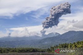 Jalur pendakian Gunung Dukono ditutup pascaerupsi, wisatawan dilarang mendekat
