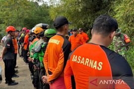 Pencarian anak laki-laki terbawa arus Cikondang Cianjur dihentikan!
