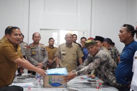 Bupati Syah Afandin temui korban banjir, siap perjuangkan pendataan ulang bantuan
