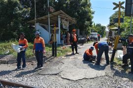 KAI Daop 7 Madiun lakukan normalisasi jalur di Blitar