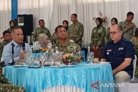 Menkop dan Wakil Panglima TNI mengecek kesiapan operasional KDKMP Banyumas