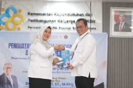 BKKBN Sumut lepas masa pengabdian Fatmawati dalam suasana haru