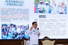 Wali kota ajak warga miliki kemauan politik kuat jaga kebersihan