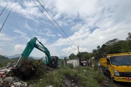 PLN bersihkan eceng gondok seluas 8,5 hektare di Waduk Saguling