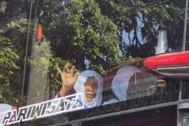 89 calon haji asal Bandung Barat diberangkatkan ke Tanah Suci