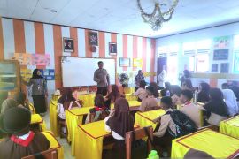 Polisi di Gorontalo edukasi siswa bahaya narkoba dan perundungan