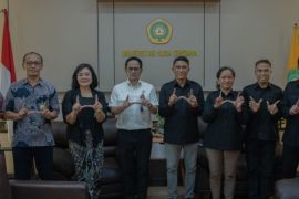 Undana dan Bawaslu NTT perkuat literasi politik pemilih pemula