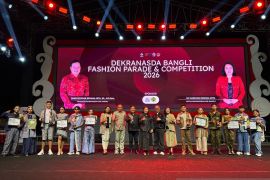 Dekranasda Bangli gelar parade tenun ikat sambut HUT ke-822